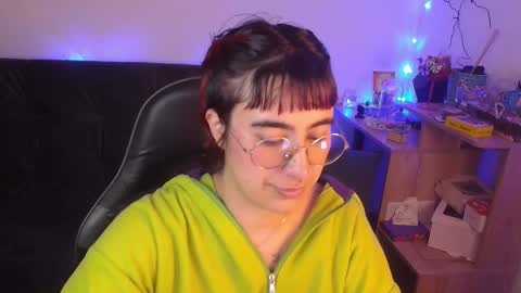 im MIA  -Independent Model  MY OF is catsito3 online show from March 21, 2:38 am