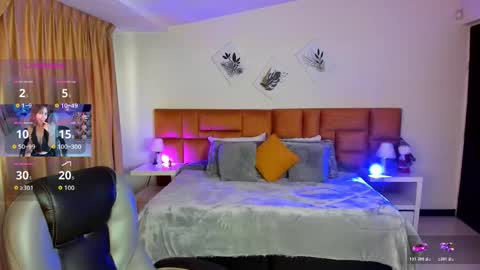 catti_brie_ online show from November 19, 11:43 am