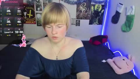 cattie_w_ online show from January 12, 1:11 am