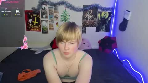 cattie_w_ online show from January 16, 1:09 am