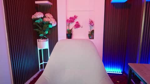 Snapshot of cattleyascaly chatting on September 24, 7:28 pm cattleyascaly online show from September 24, 7:28 pm