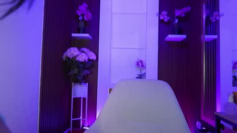 Snapshot of cattleyascaly chatting on November 8, 8:40 pm cattleyascaly online show from November 8, 8:40 pm