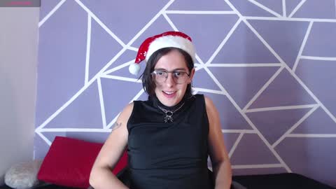 cava_pretty online show from December 23, 7:38 am