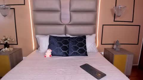 Snapshot of caylincollins chatting on September 30, 3:33 am caylincollins online show from September 30, 3:33 am