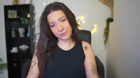 Caylinn18 online show from February 6, 6:11 pm