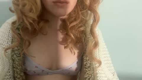 Snapshot of cclavender chatting on February 22, 9:57 pm Claire online show from February 22, 9:57 pm