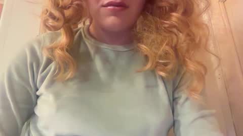 Snapshot of cclavender chatting on March 3, 11:21 pm Claire online show from March 3, 11:21 pm