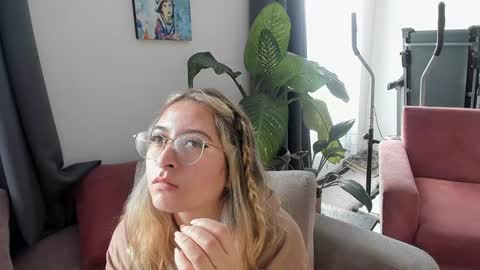 Snapshot of ccuteass chatting on December 3, 3:55 pm ccuteass online show from December 3, 3:55 pm