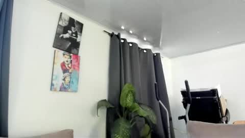 Snapshot of ccuteass chatting on December 10, 1:11 pm ccuteass online show from December 10, 1:11 pm