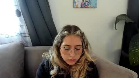 Snapshot of ccuteass chatting on December 12, 1:17 pm ccuteass online show from December 12, 1:17 pm