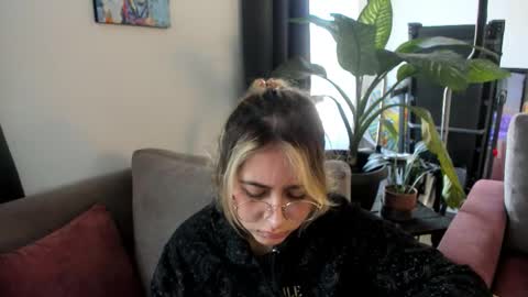 Snapshot of ccuteass chatting on January 20, 1:00 pm ccuteass online show from January 20, 1:00 pm