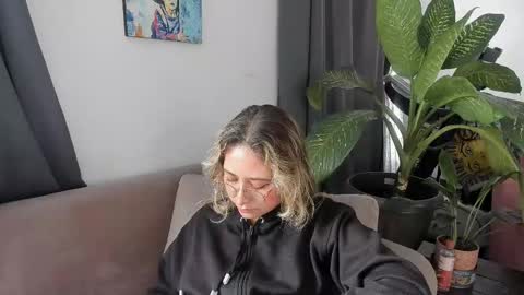 Snapshot of ccuteass chatting on March 7, 3:39 pm ccuteass online show from March 7, 3:39 pm