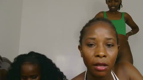 Snapshot of cecile_scarlet chatting on July 12, 8:38 am Cecile online show from July 12, 8:38 am