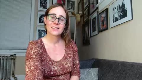 Snapshot of cecilysaintclaire chatting on February 18, 2:06 pm Cecily Saint Claire online show from February 18, 2:06 pm