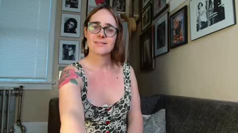 Snapshot of cecilysaintclaire chatting on February 21, 2:59 pm Cecily Saint Claire online show from February 21, 2:59 pm