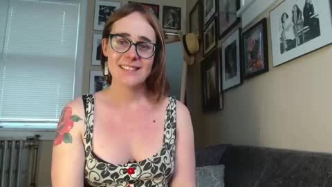 Snapshot of cecilysaintclaire chatting on March 11, 5:35 pm Cecily Saint Claire online show from March 11, 5:35 pm