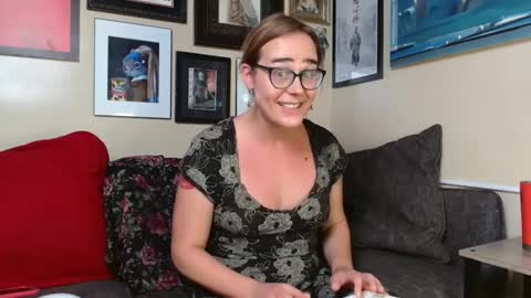 Snapshot of cecilysaintclaire chatting on September 24, 1:36 pm Cecily Saint Claire online show from September 24, 1:36 pm