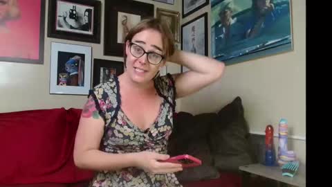 Snapshot of cecilysaintclaire chatting on October 21, 12:17 pm Cecily Saint Claire online show from October 21, 12:17 pm