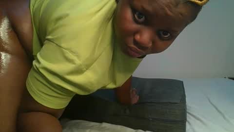 Snapshot of ceepretty25 chatting on March 1, 1:29 am ceepretty25 online show from March 1, 1:29 am