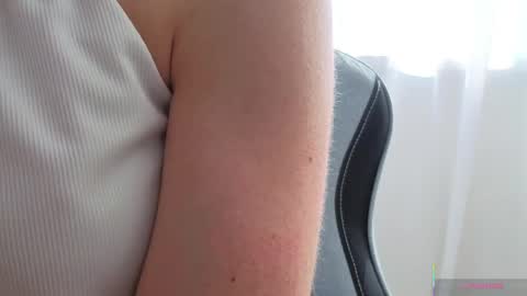 Snapshot of cel1ne_secret chatting on June 5, 6:52 am Josie Manesi online show from June 5, 6:52 am