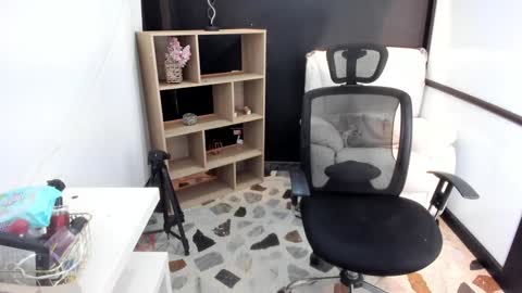 Snapshot of celesstebruce chatting on January 30, 2:27 am meli online show from January 30, 2:27 am