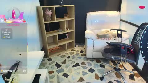 Snapshot of celesstebruce chatting on February 13, 1:19 am meli online show from February 13, 1:19 am