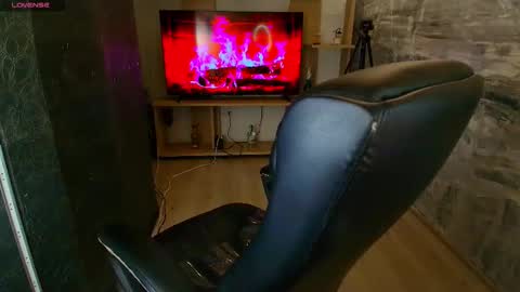 Snapshot of celesstebruce chatting on February 19, 12:57 am meli online show from February 19, 12:57 am