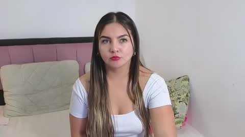 Snapshot of celeste_1star chatting on February 24, 12:09 am celeste_1star online show from February 24, 12:09 am