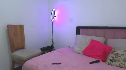 Snapshot of celeste_1star chatting on February 25, 11:11 pm celeste_1star online show from February 25, 11:11 pm