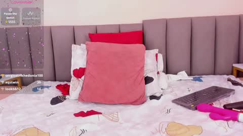 celeste_smmith_ online show from January 25, 7:28 am