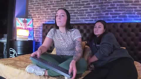 Snapshot of celeste_starsss chatting on February 10, 2:41 am celeste_starsss online show from February 10, 2:41 am