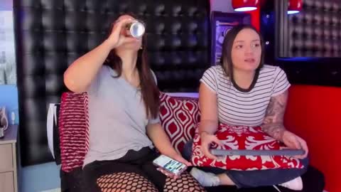 Snapshot of celeste_starsss chatting on February 14, 4:47 am celeste_starsss online show from February 14, 4:47 am