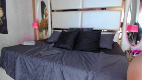 Snapshot of celeste_starsss chatting on March 5, 9:26 pm celeste_starsss online show from March 5, 9:26 pm