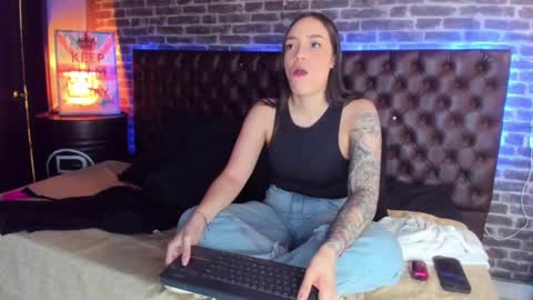 Snapshot of celeste_starsss chatting on November 14, 12:48 pm celeste_starsss online show from November 14, 12:48 pm