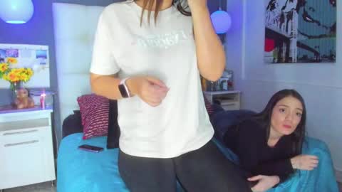 Snapshot of celeste_starsss chatting on November 20, 9:31 am celeste_starsss online show from November 20, 9:31 am