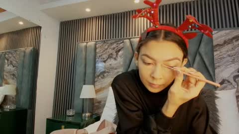 celestebellmont online show from December 17, 12:22 pm