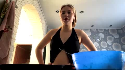 Snapshot of celestinehilscher chatting on June 3, 2:33 pm Cary online show from June 3, 2:33 pm