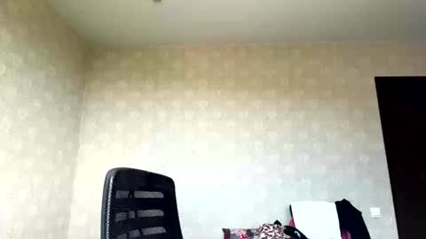 Snapshot of celestinehilscher chatting on June 15, 6:04 am Cary online show from June 15, 6:04 am
