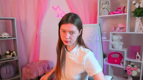 your cute kitty online show from March 18, 7:06 pm