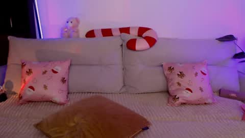 Snapshot of celin_summer chatting on December 9, 6:46 pm Celin online show from December 9, 6:46 pm