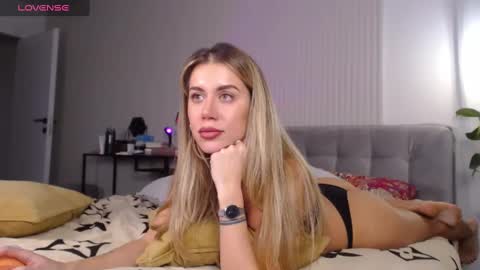 Snapshot of celin_summer chatting on February 27, 9:58 pm Celin online show from February 27, 9:58 pm