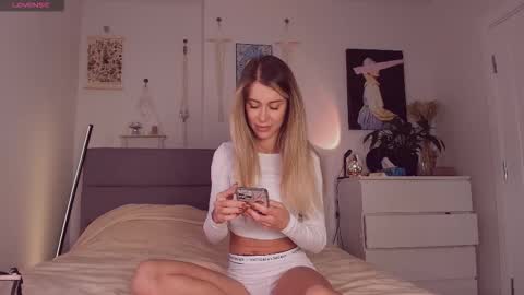 Snapshot of celin_summer chatting on March 19, 5:50 pm Celin online show from March 19, 5:50 pm