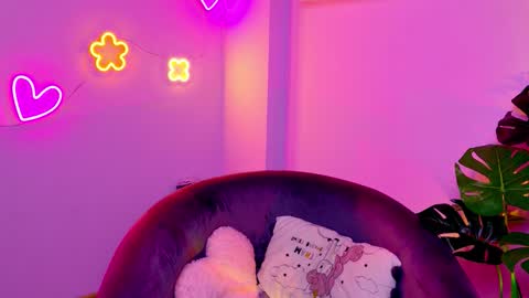 Snapshot of celine_dionn chatting on December 4, 3:49 am Celine online show from December 4, 3:49 am