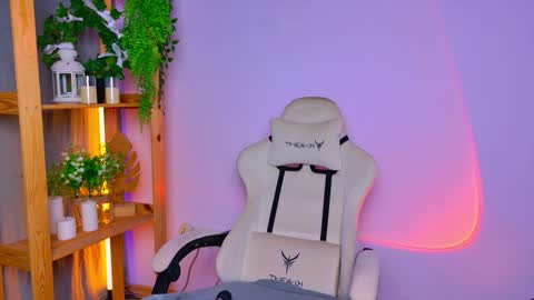 Snapshot of celine_dionn chatting on February 21, 4:13 am Celine online show from February 21, 4:13 am