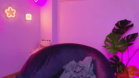 Snapshot of celine_dionn chatting on March 1, 4:03 am Celine online show from March 1, 4:03 am