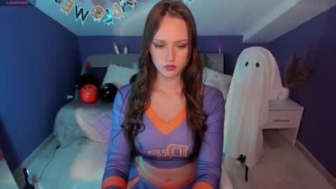 elin online show from October 31, 9:49 pm