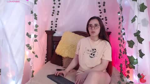 Hello guys my name is Sofi and Lizzie and  Vanessa online show from February 26, 5:31 am