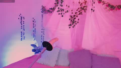 Hello guys my name is Sofi and Lizzie and  Vanessa online show from November 6, 2:56 am