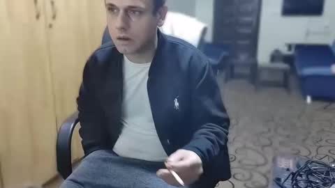 Snapshot of cezar46 chatting on December 2, 4:09 am cezar online show from December 2, 4:09 am