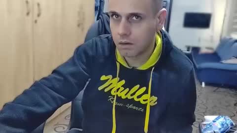 Snapshot of cezar46 chatting on December 7, 12:35 pm cezar online show from December 7, 12:35 pm